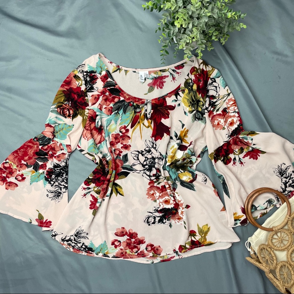 Jules & Leopold Floral Bell Sleeve Blouse
